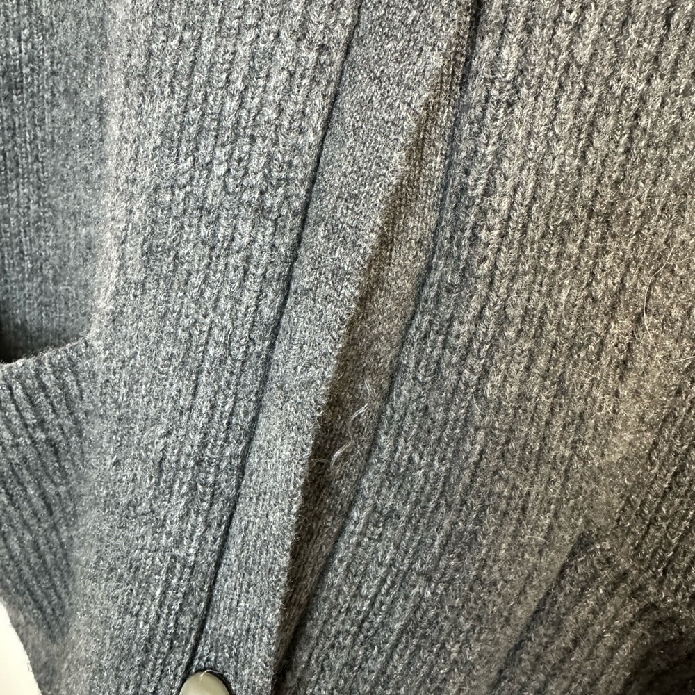 Forte Cashmere 100% Cashmere Gray Wide Lapel Buttoned Cardigan Sweater Lrg Flaw - Picture 4 of 6